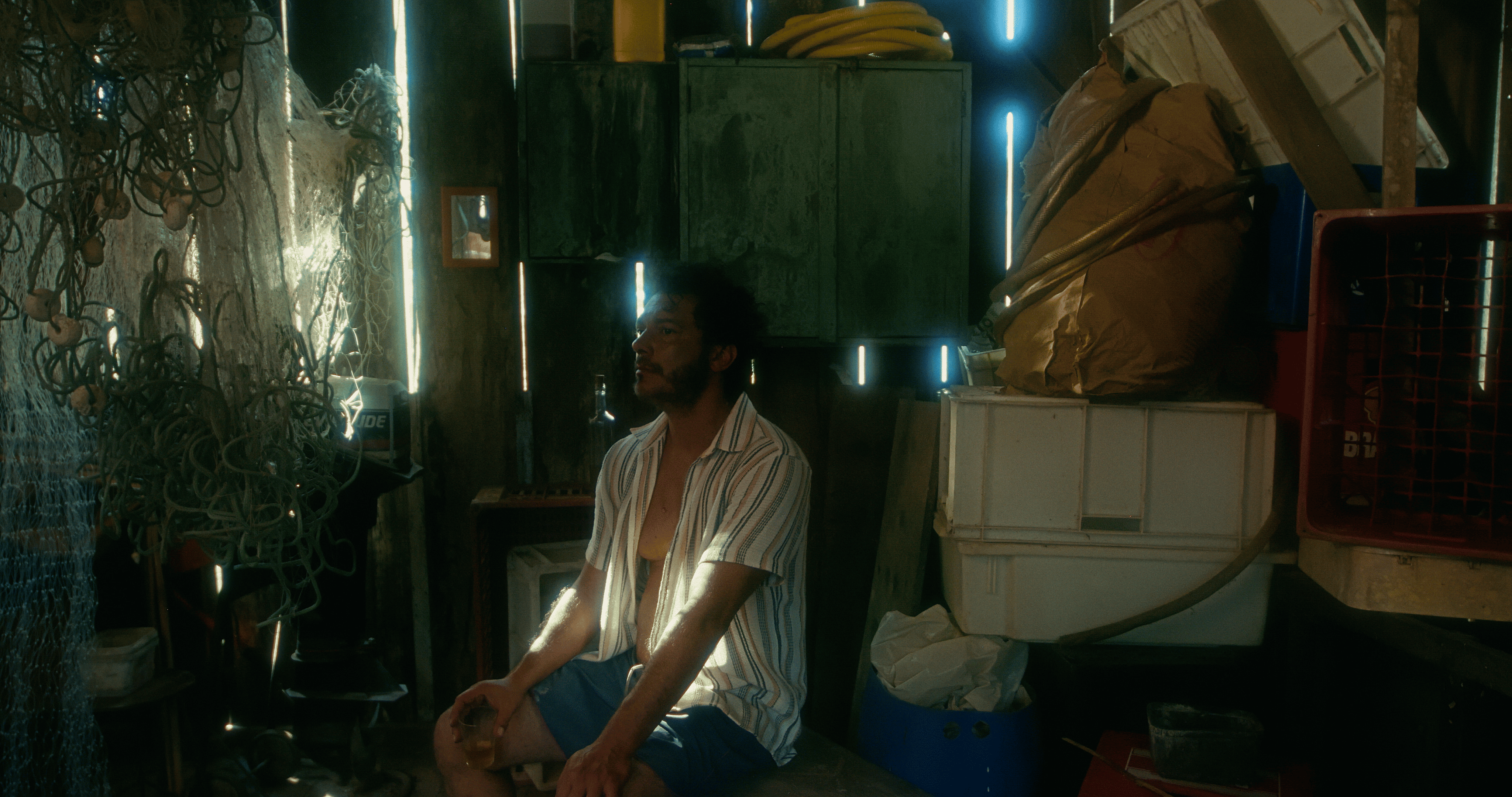 Pai no depósito, luz azul